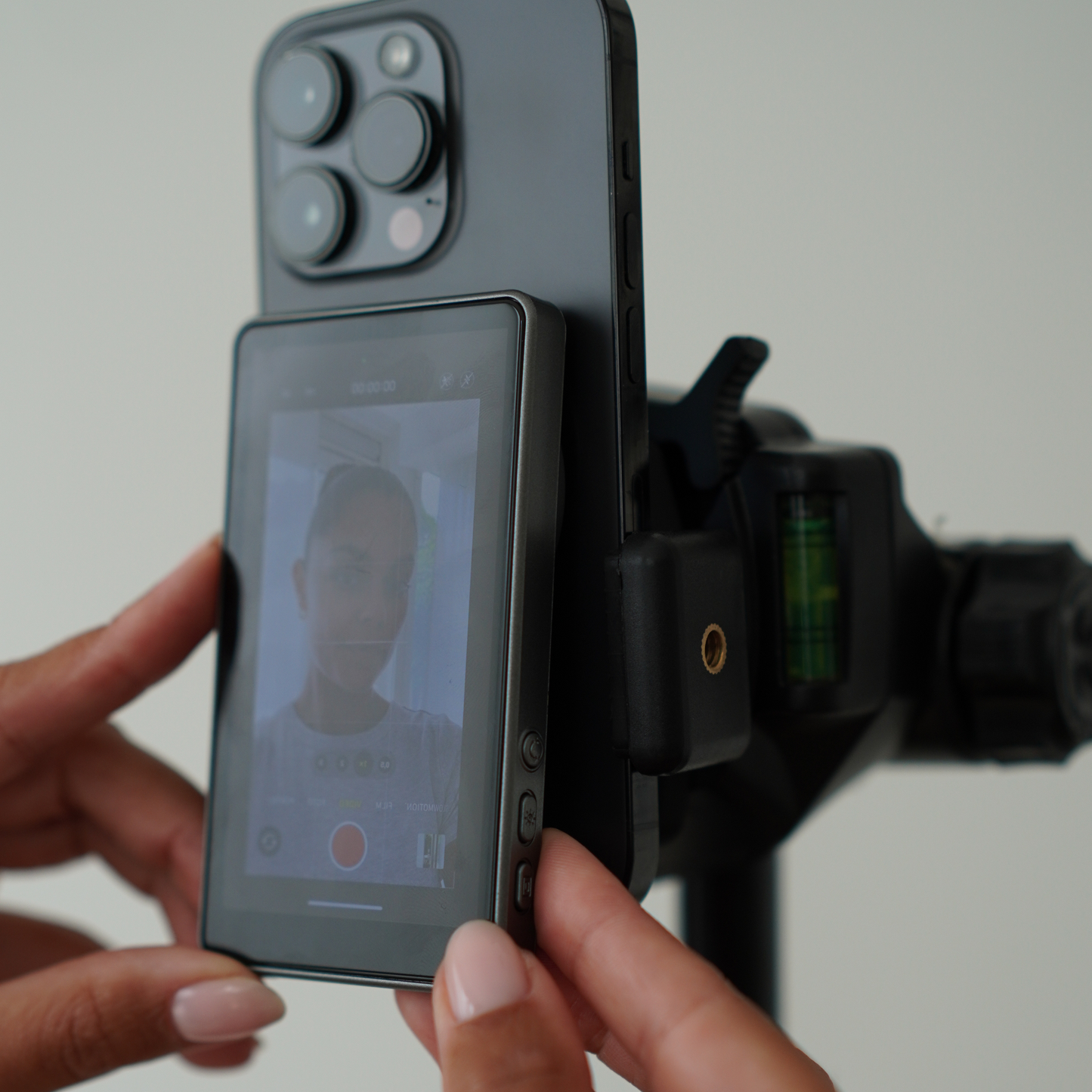 Fliq Magnetic Selfie Monitor – Preview Screen with Accessories
